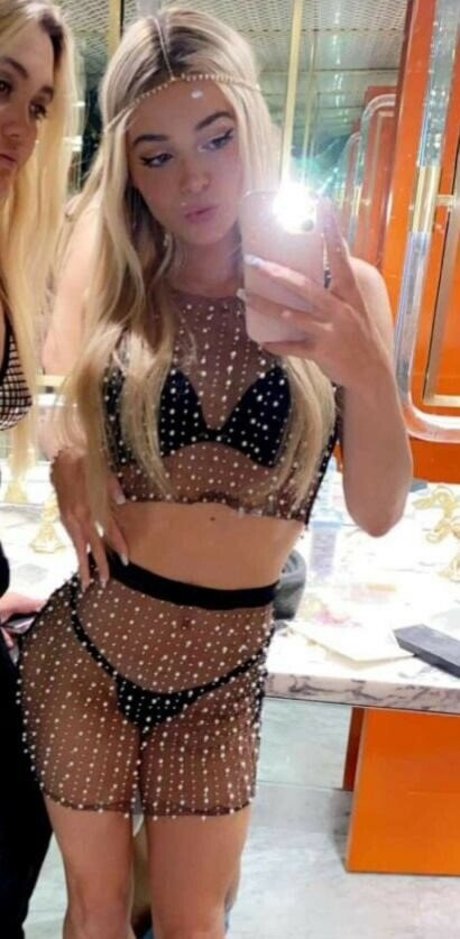 かわいいブロンドのオンリーファンズ アートヌード ギャラリー