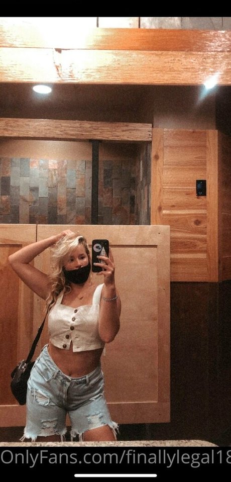 finallylegal18 写真集