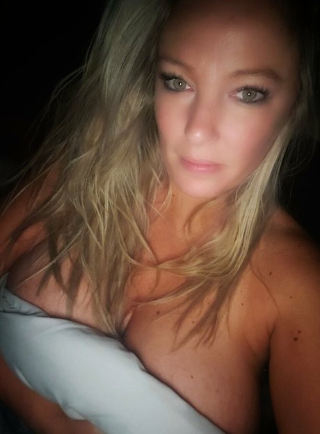 brooke lovelydd プロフィール写真