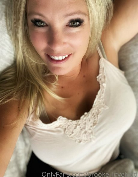 巨大ディルドオンリーファンズ アート裸 画像