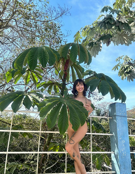 ティーンの自然なおっぱいオンリーファンズ 無料セクシー 写真