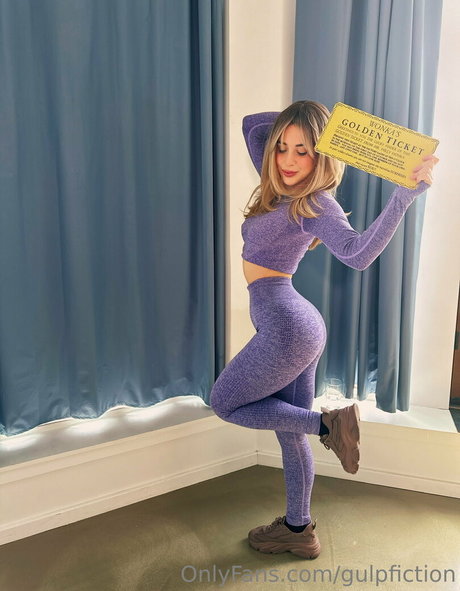 曲線美のブロンドオンリーファンズ 無料 画像