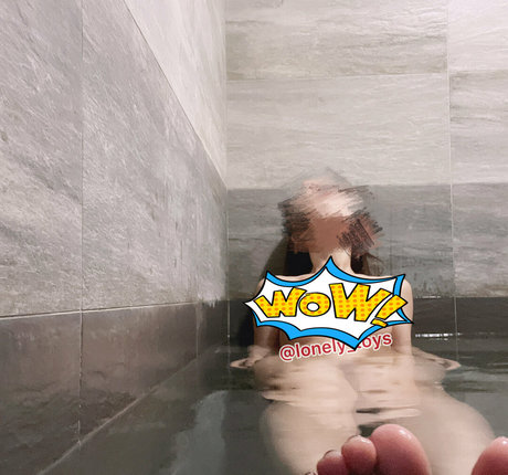 lonely toys free 最高の女優 ギャラリー