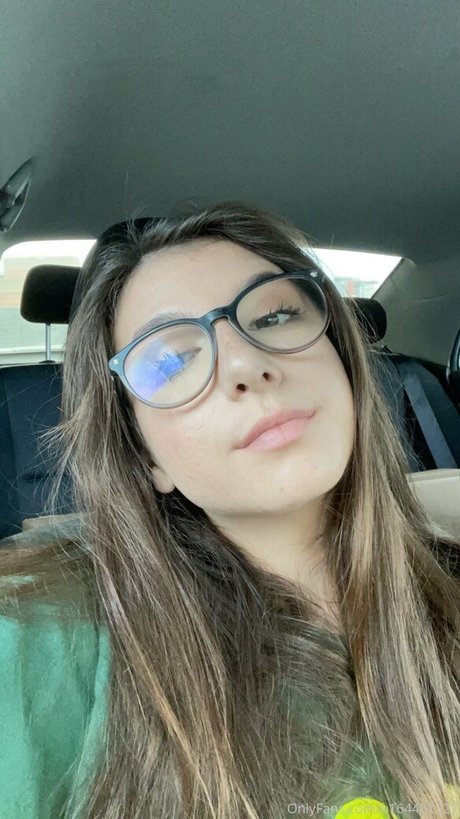 小さなおっぱいオンリーファンズ ホットセックス 画像