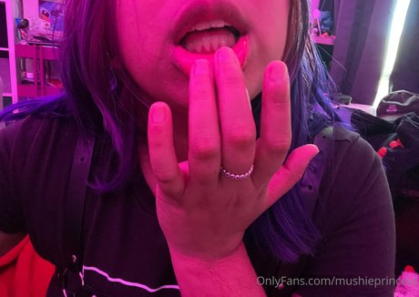 黒檀の熟女オンリーファンズ セクシーヌード 写真