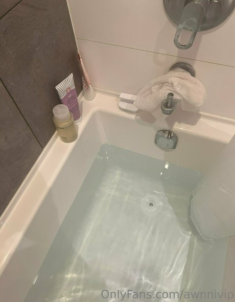 awnnivip アダルトモデル 写真