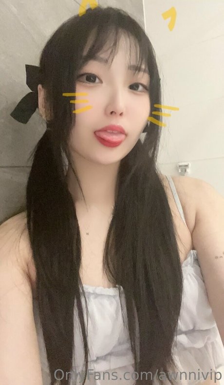 awnnivip エロティックなポルノスター 写真