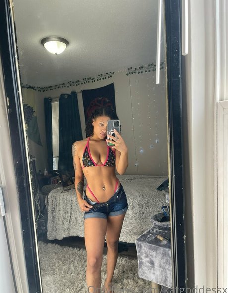 アジア人フィンドムオンリーファンズ 美しいポルノ 画像