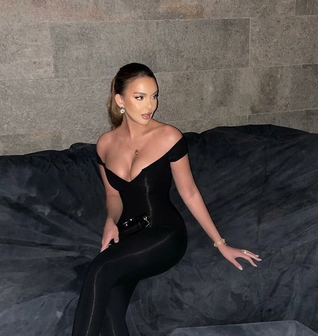 Sara Chafak エロティックなスター 画像