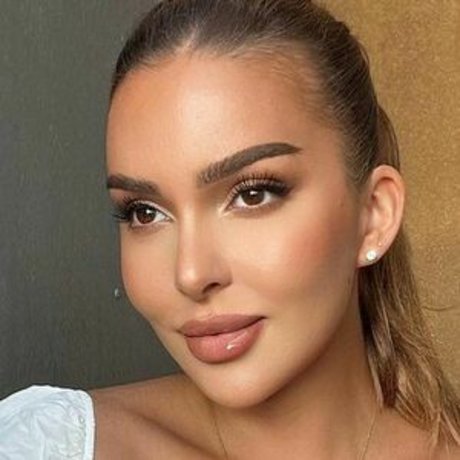 Sara Chafak 完璧な女優 写真