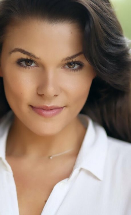 Faye Brookes 高品質スター 写真