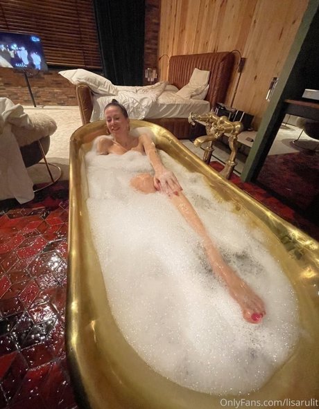 巨乳ストリップオンリーファンズ ポルノ 写真