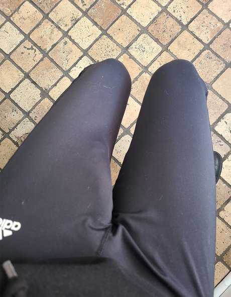 尖ったおっぱいオンリーファンズ ホットセクシー 写真