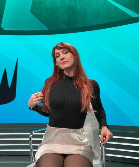 ぽっちゃりラテン系オンリーファンズ アート裸 写真