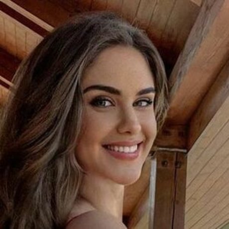 ぽっちゃりラテン系オンリーファンズ セクシー裸 写真