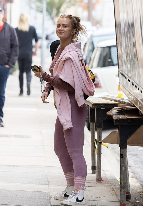 巨乳タトゥーオンリーファンズ トップ ギャラリー