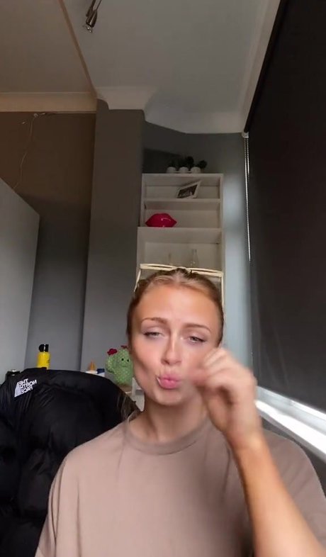 Maisie Smith ホット女優 写真