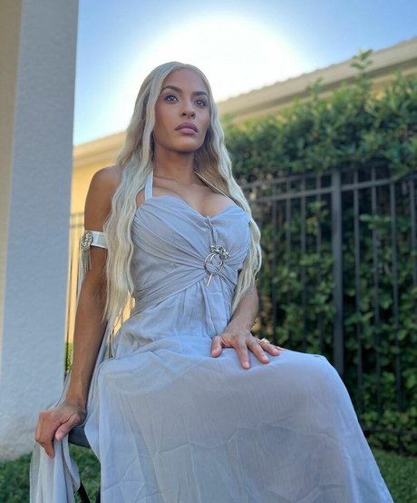 カムフィートオンリーファンズ エロ 写真