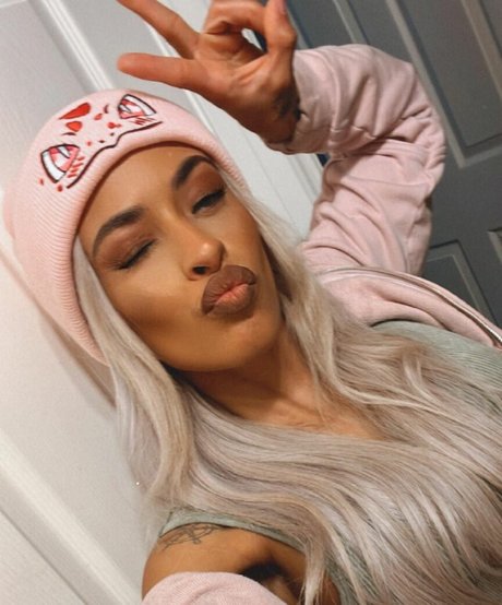 小柄な足オンリーファンズ えろ 写真