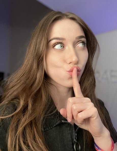 Ayytrae ホットなポルノスター ギャラリー