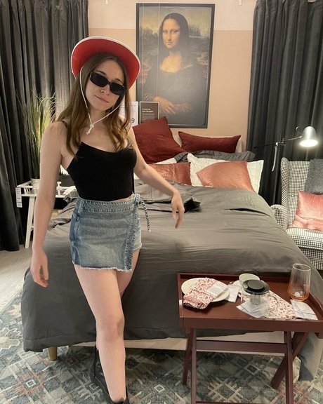 Ayytrae 裸のスター 写真