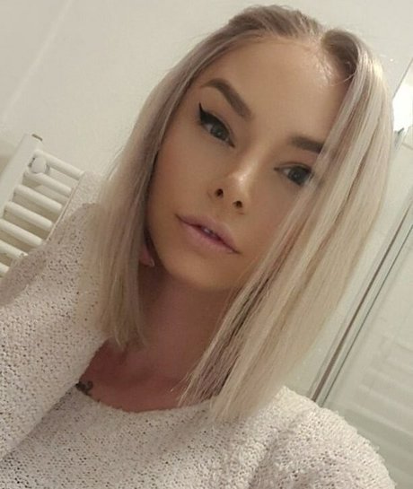 Tyra Kadney ホットなポルノスター 写真