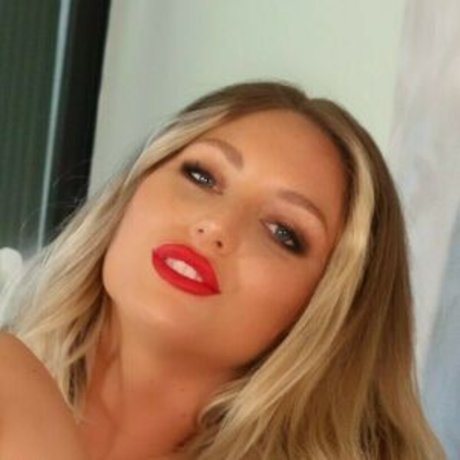 足 熟女 オンリーファンズ ホット 画像