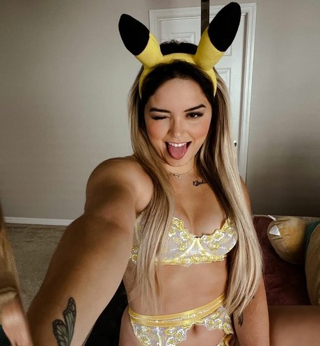 Tay Conti 裸のモデル 写真