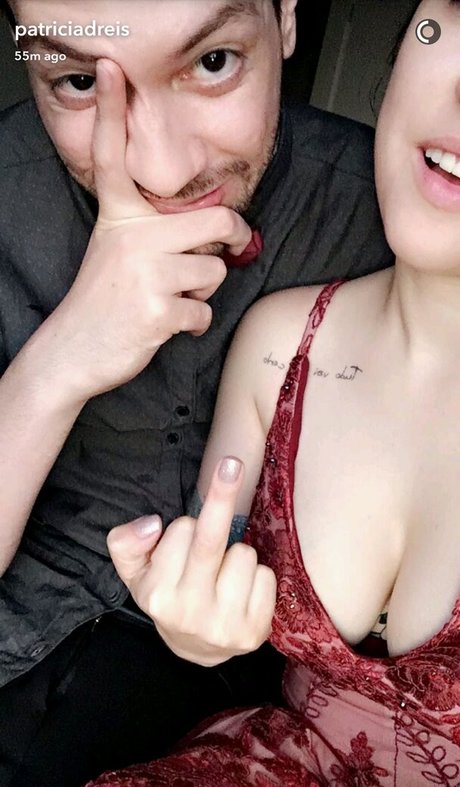 Pathy Dos Reis ヌードスター 写真