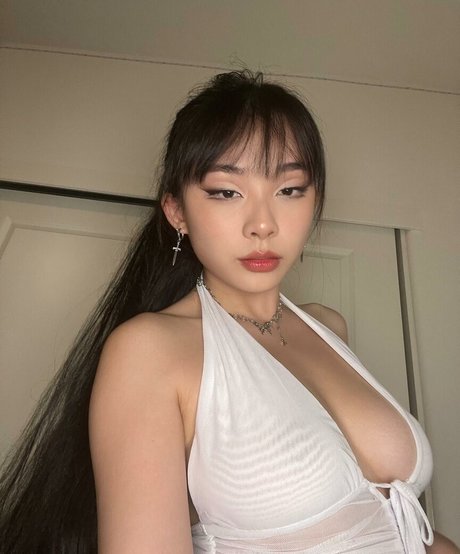 pipluptiny ヌードスター 写真