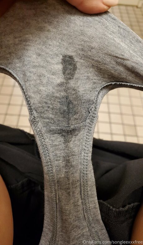 フェムボーイアジアンオンリーファンズ セクシーヌード 写真