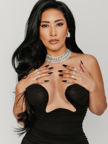 Simaria セクシーなスター ギャラリー