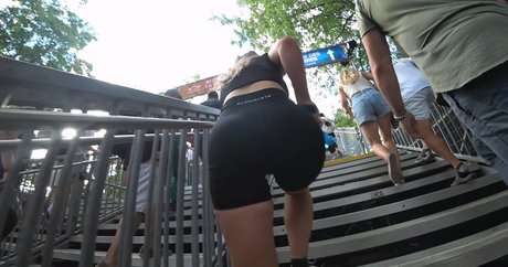 パイズリ オンリーファンズ セクシー 画像