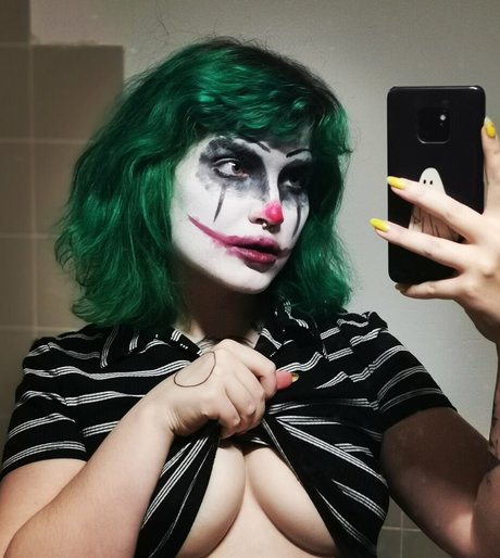 小さなおっぱいオンリーファンズ セクシー ギャラリー