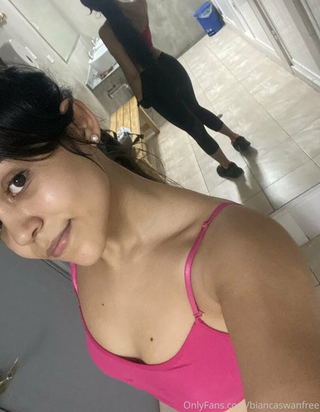 パンツを食い込ませるオンリーファンズ 無料ヌード 写真