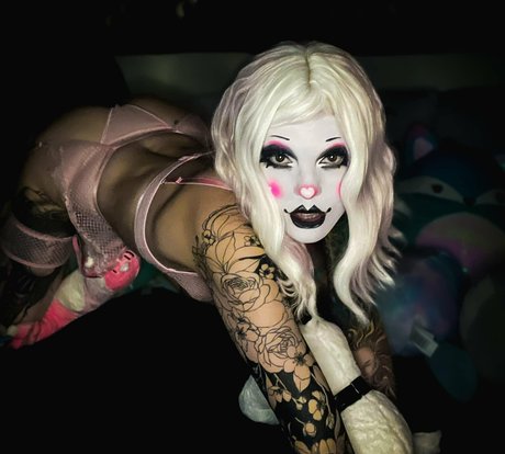 yourlittleclowngirl スター xxx 画像