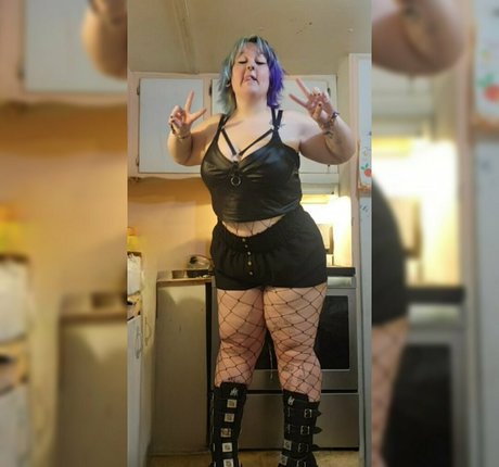 ぽっちゃりブルネットオンリーファンズ セクシーヌード ギャラリー