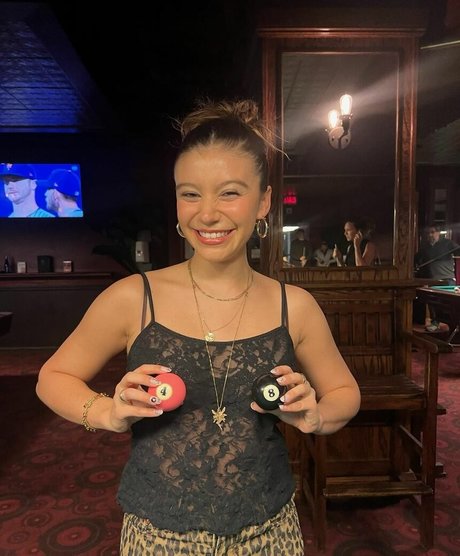 Genevieve Hannelius ポルノスター ヌード 画像