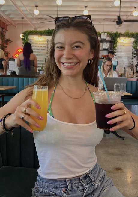 Genevieve Hannelius ヌードのポルノスター 画像
