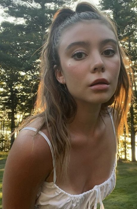 Genevieve Hannelius ホットなモデル 写真