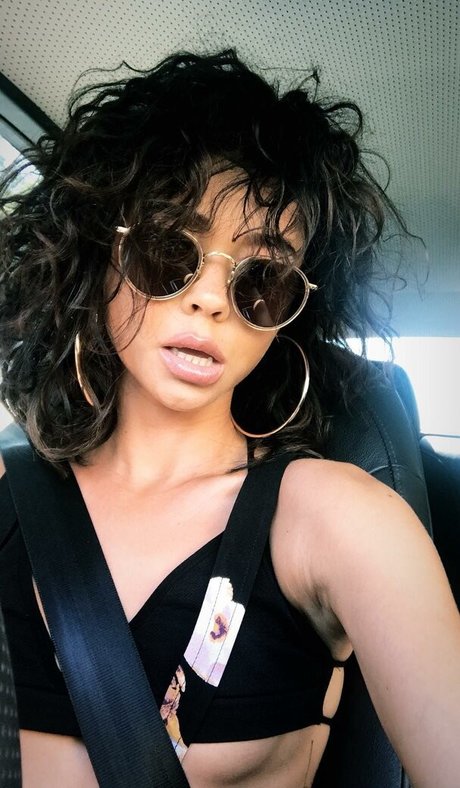 大学のアジア人オンリーファンズ 美しいポルノ 画像