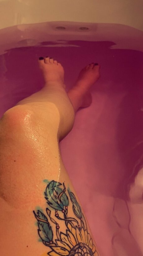 巨乳ストリップオンリーファンズ ホットセクシー 画像