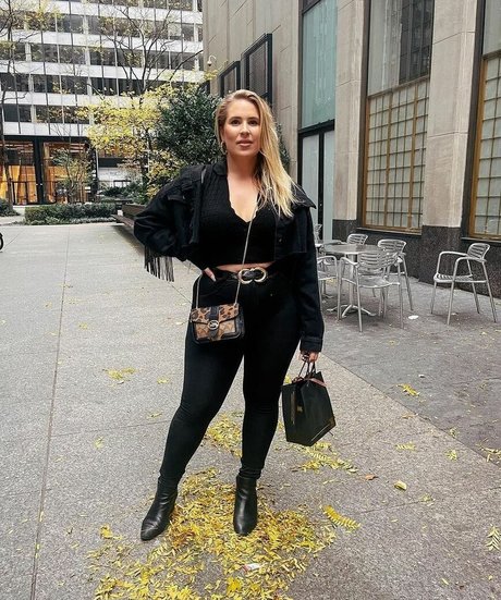 金髪チアリーダーオンリーファンズ ホット裸 画像