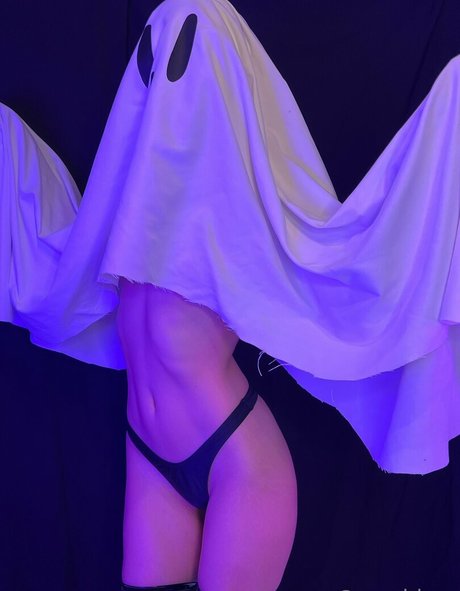 スキニーモデルオンリーファンズ パーフェクト 写真