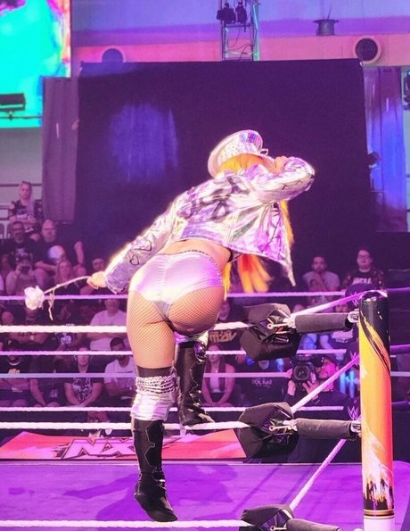 DMV オンリーファン ホットヌード 写真