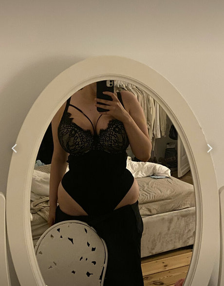 Katharina Rough ヌードモデル 写真