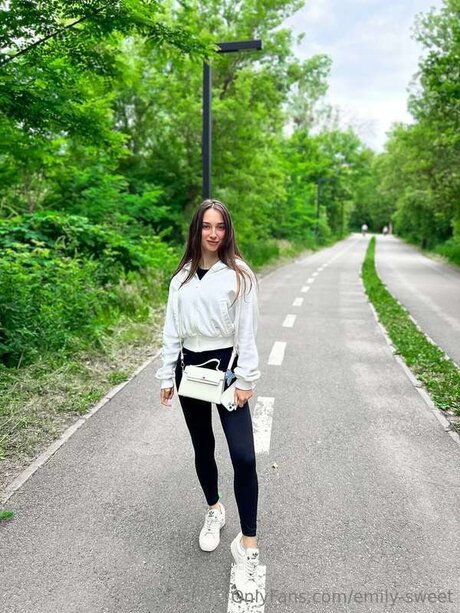 Emily Sweet ポルノスター アダルト 画像