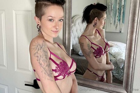 Definitelynotlurnfree ホットなポルノスター 画像