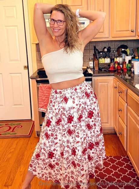 Classysexyfundianemarie セクシーなスター 写真