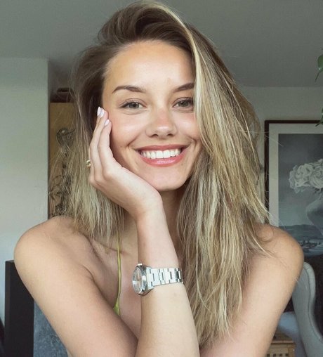 Nicola Cavanis 素敵なスター 写真